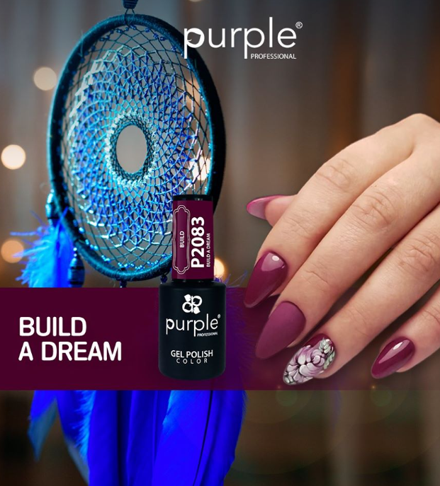Frasco de verniz gel roxo com etiqueta P2083 e mão com unhas roxas decoradas