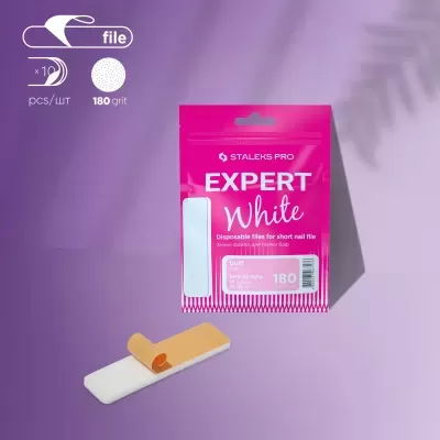 Lima descartável para unhas curtas Staleks Pro Expert White em embalagem cor-de-rosa e lima branca com fita adesiva laranja num fundo roxo