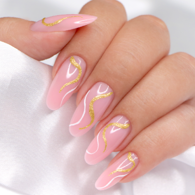 Unhas com manicure rosa e linhas douradas e brancas curvas