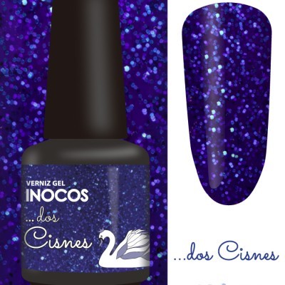 Frasco de verniz gel azul cintilante Inocos dos Cisnes com amostra em unha