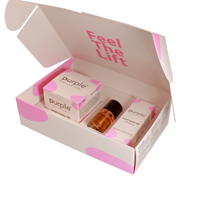 Caixa de cosméticos rosa e branca com produto e texto interior