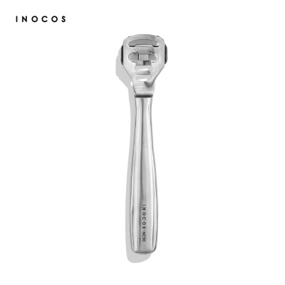Aparelho metálico prateado para calos com marca INOCOS