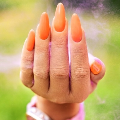 Unha artificial com verniz gel laranja fluorescente 376 TURBO DOPAMINA GEL POLISH