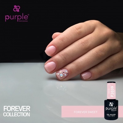 Mão com unhas rosa claro e decoração de cristais, frasco de verniz gel roxo e rosa da Purple Professional