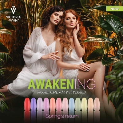 Dois modelos com vestidos brancos e variedade de vernizes pastel da coleção AWAKENING da VICTORIA VYNN