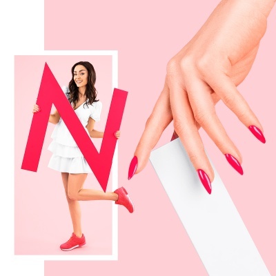 Mulher com letra N rosa e mão com unhas vermelhas segurando fita branca