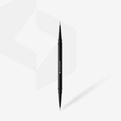 Caneta preta de maquilhagem com pontas finas e logo STALEKS PRO