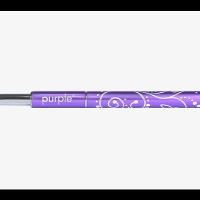 Pincel de maquilhagem roxo com cerdas angulares e padrão branco