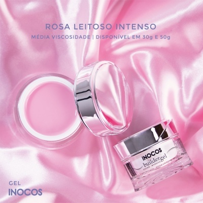 Dois frascos de gel para unhas rosa leitoso sobre tecido rosa acetinado