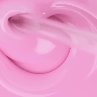 Fluido rosa cremoso sendo misturado