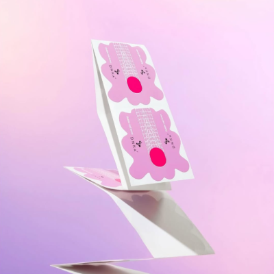 Kit de moldes para alongamento de unhas em papel branco com desenhos rosa e vermelho