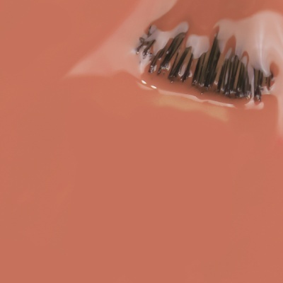 Textura líquida rosa coral com mancha preta e branca desfocada