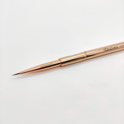 Pincel de maquilhagem com cabo metálico cor de ouro rosa e ponta fina