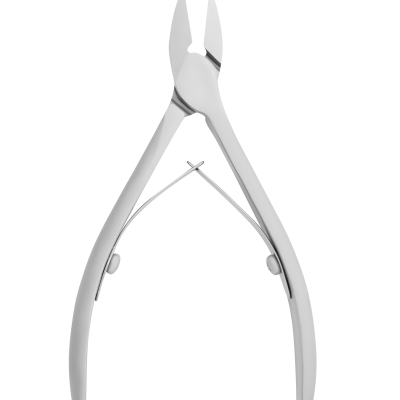 Alicate em metal prateado com mola entre cabos