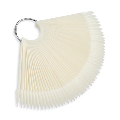 Mostrador em leque de amostras de unhas artificiais em plástico cor de leite com anel metálico