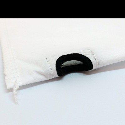 Saco branco com fecho de zíper e alça preta, logótipo rosa 'Crazy For...' no canto