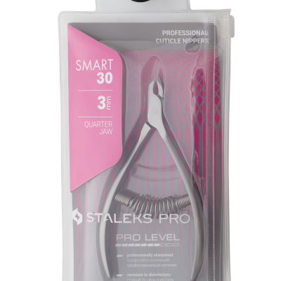 Alicate para cutículas Staleks Pro Smart 30 em embalagem plástica transparente com detalhes rosa