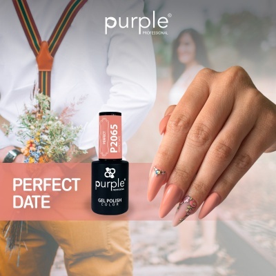 Verniz gel Purple Professional cor P2065 com unhas manicadas pêssego decoradas