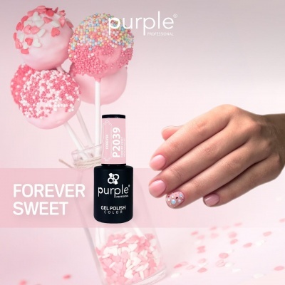 Verniz gel Purple Professional P2039 com cake pops e mão com unhas pintadas