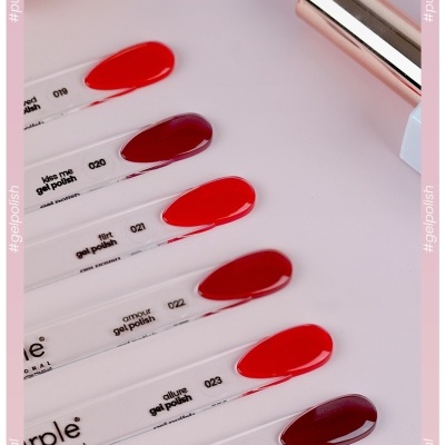 Mostruário de gel polish vermelho da marca Purple Professional com cinco tonalidades diferentes