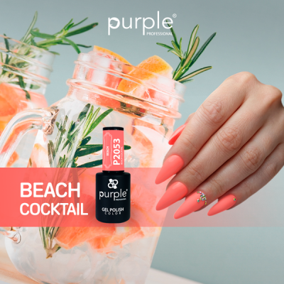 Frasco de verniz gel Purple Professional cor P2053 Beach Cocktail com copo de bebidas e mão com unhas cor coral decoradas