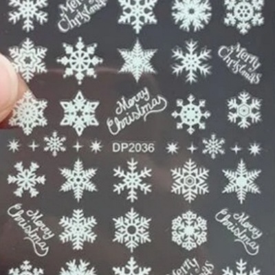 Autocolantes coloridos flocos de neve e 'Merry Christmas' em folha transparente