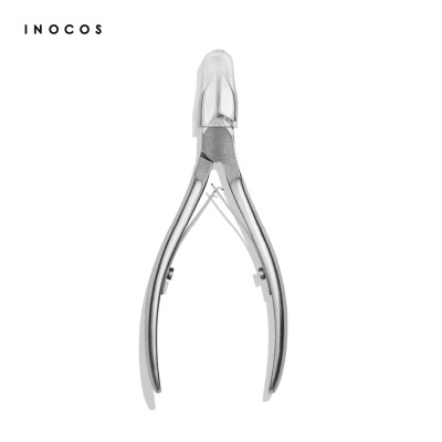 Alicate de cutículas metálico prateado com proteção transparente na ponta