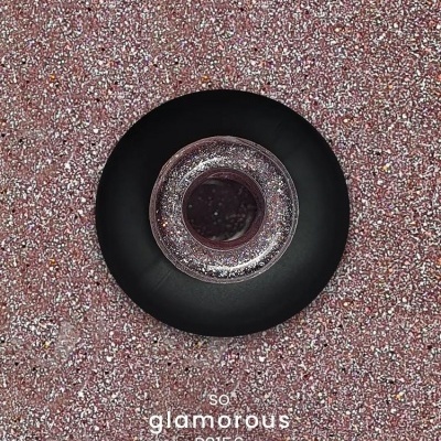 Textura brilhante roxa com frasco de vidro e texto 'purple' e 'SO glamorous P2156'.