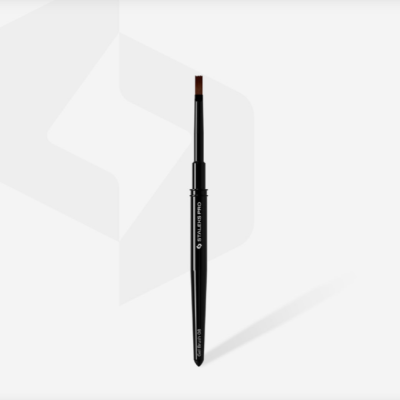 Pincel de maquilhagem preto fino com texto branco no cabo