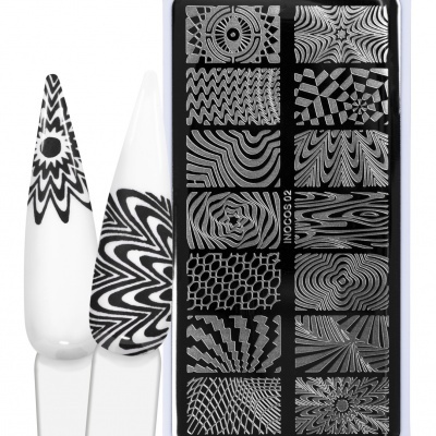 Placa de carimbo para unhas com padrões geométricos e unhas postiças decoradas