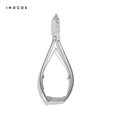 Alicate metálico para cutículas com mola, fundo branco e texto INOCOS