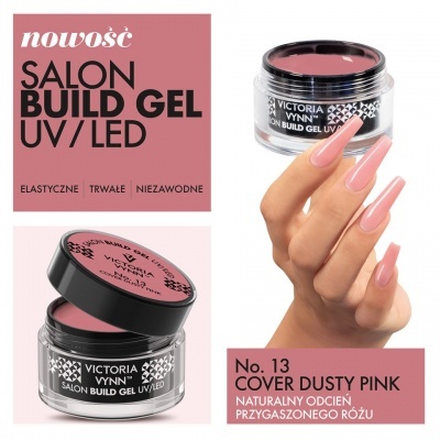 Gel para unhas rosa dusty em pote e mãos com unhas pintadas da mesma cor