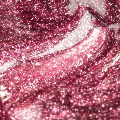 Verniz de unhas rosa com glitter metálico
