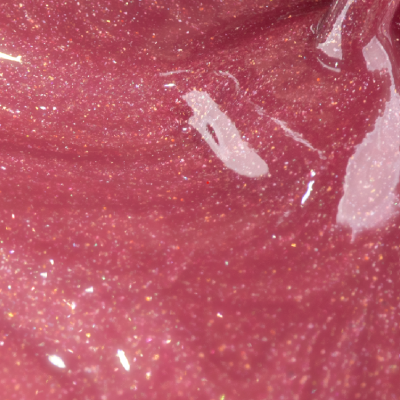 Líquido cor-de-rosa brilhante com partículas douradas