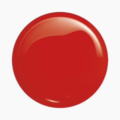 Gota de verniz vermelho brilhante sobre fundo branco