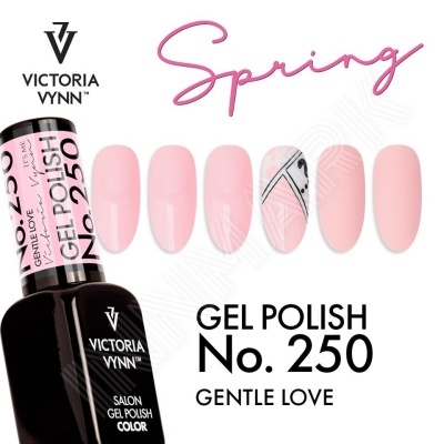 Verniz gel rosa claro Victoria Vynn No. 250 Gentle Love com unhas decoradas e texto Spring
