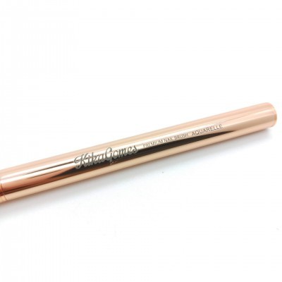 Pincel de maquiagem rose gold com texto preto Kika Gomes, Professional Brush, Aquarelle