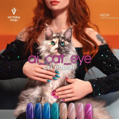 Mulher com unhas esmaltadas segurando gato peludo, vernizes coloridos na frente, fundo laranja