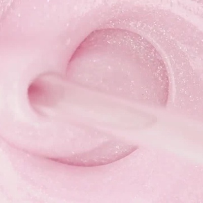 Textura cremosa rosa com brilho cintilante em close-up