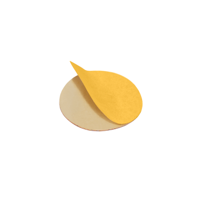 Produto redondo com duas camadas, superior amarela e inferior branca, com a camada superior parcialmente levantada