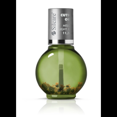 Frasco verde translúcido redondo de óleo para cutículas com tampa cinza e flores secas dentro.