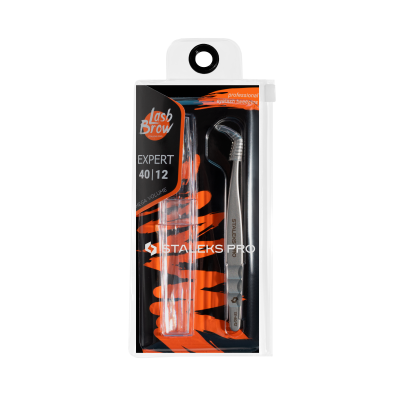 Pinça metálica com escova para sobrancelhas em embalagem preta e laranja