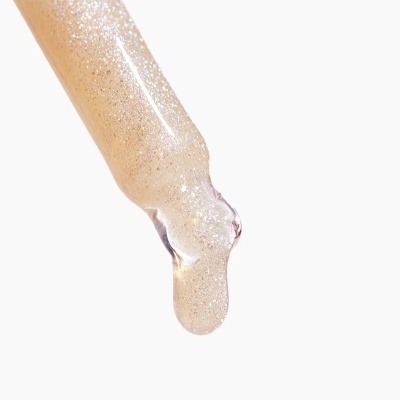 Pipeta com líquido brilhante dourado