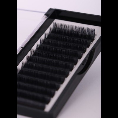 Extensões de pestanas sintéticas pretas em caixa preta