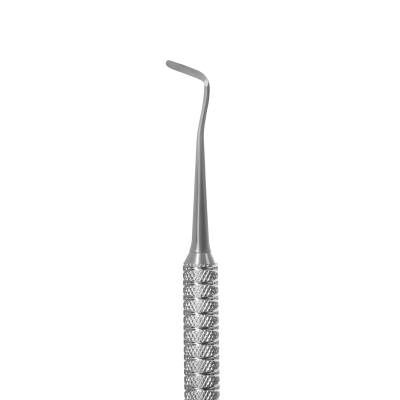 Instrumento odontológico metálico prateado com cabo texturizado e extremidade fina curvada
