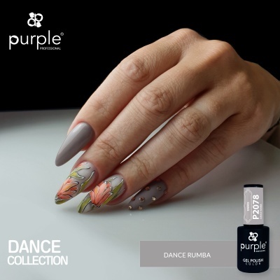 Unha com verniz gel cinza fosca com desenhos florais e pequenas pedras decorativas.