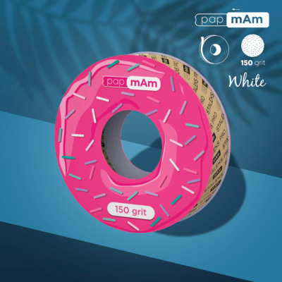 Rolo de lixa formato donut cor rosa com granulado branco e etiqueta 150 grit