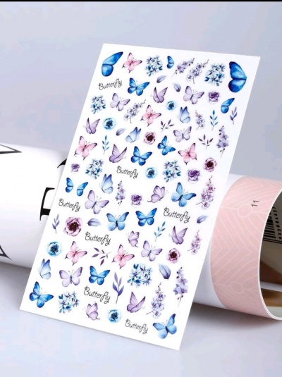 Folha de autocolantes com borboletas e flores em azul, roxo e rosa