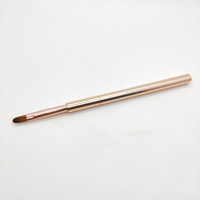 Pincel de maquilhagem dourado rosado com cabelo sintético castanho