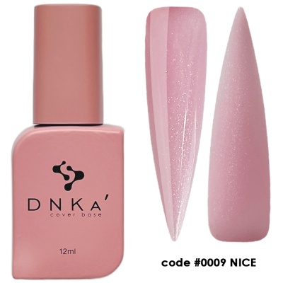 Frasco de verniz rosa nude DNKA' com duas amostras de unhas artificiais rosa